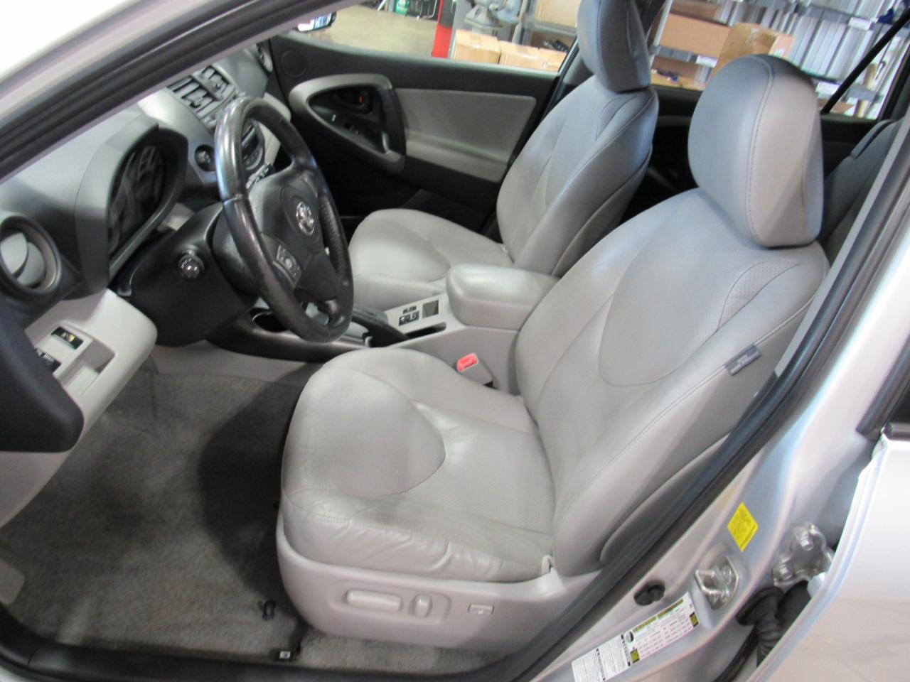 Toyota RAV4 4WD 4dr V6 5-Spd AT Ltd (Natl) 2011