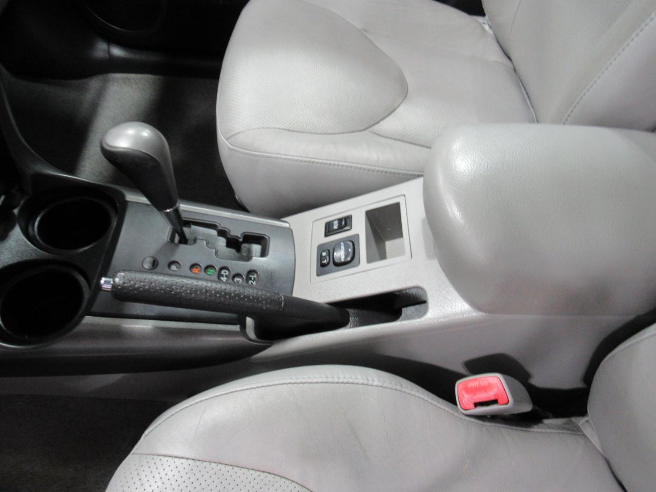 Toyota RAV4 4WD 4dr V6 5-Spd AT Ltd (Natl) 2011