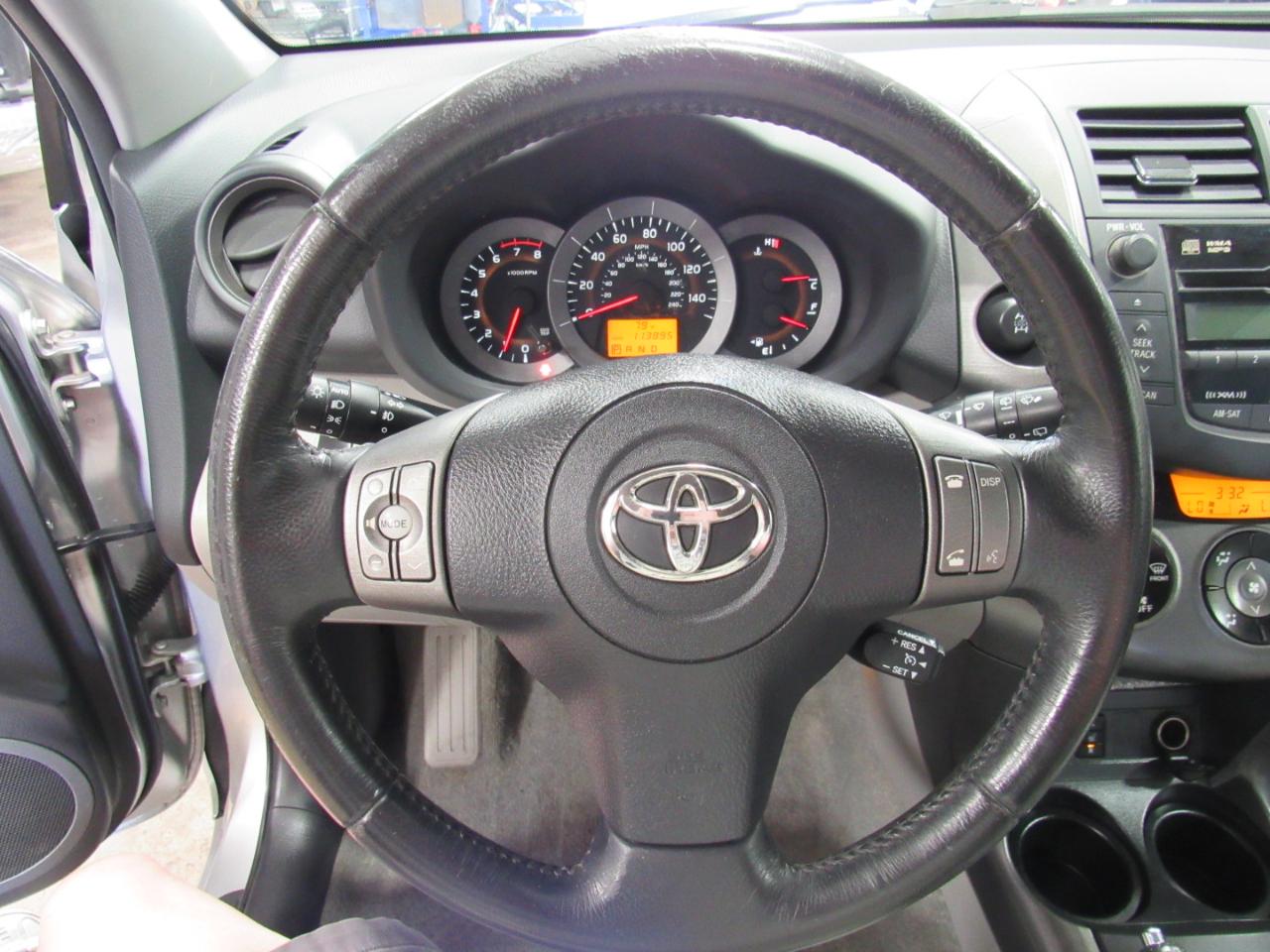 Toyota RAV4 4WD 4dr V6 5-Spd AT Ltd (Natl) 2011