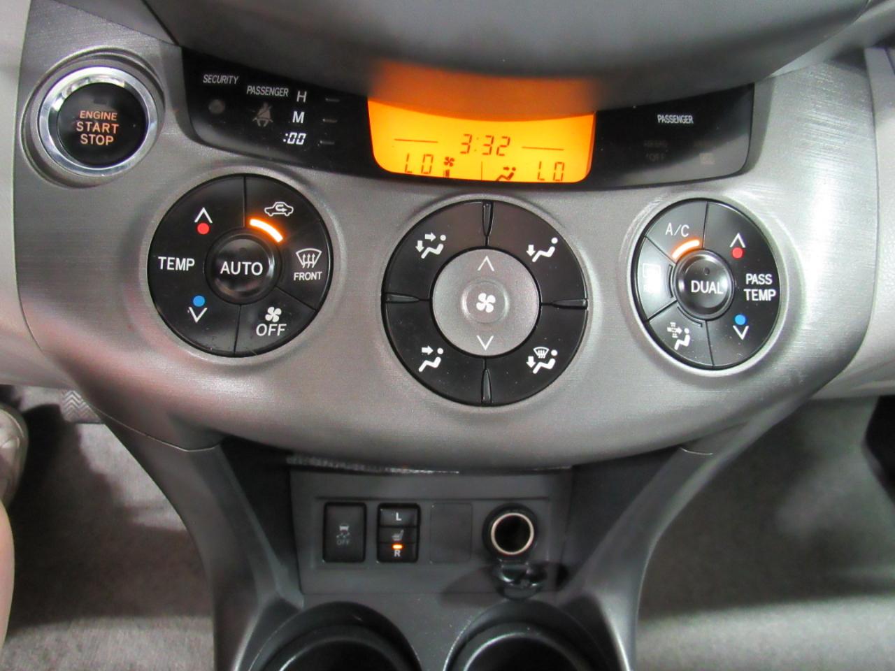 Toyota RAV4 4WD 4dr V6 5-Spd AT Ltd (Natl) 2011