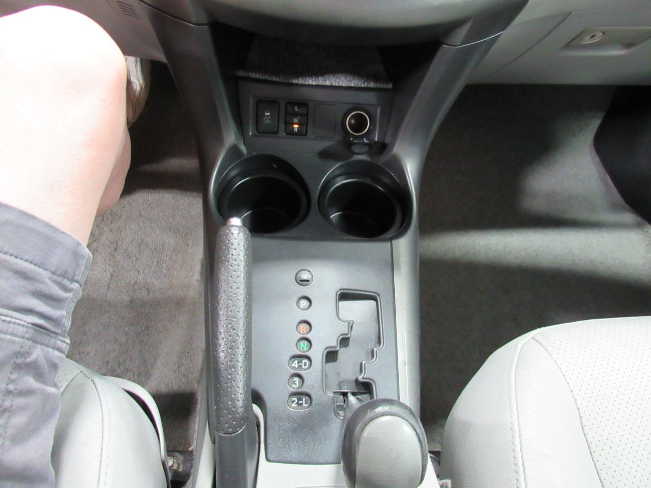 Toyota RAV4 4WD 4dr V6 5-Spd AT Ltd (Natl) 2011