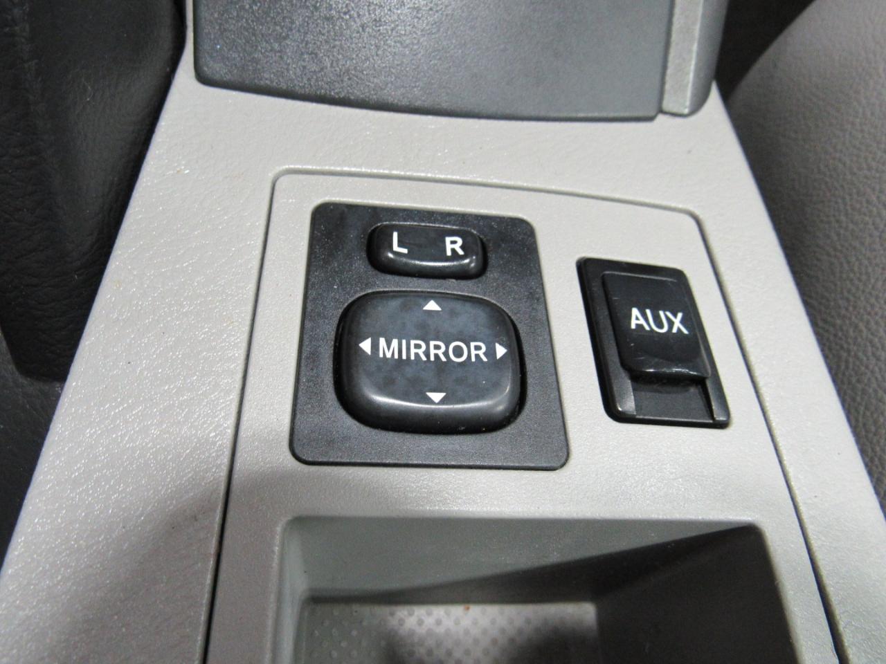 Toyota RAV4 4WD 4dr V6 5-Spd AT Ltd (Natl) 2011
