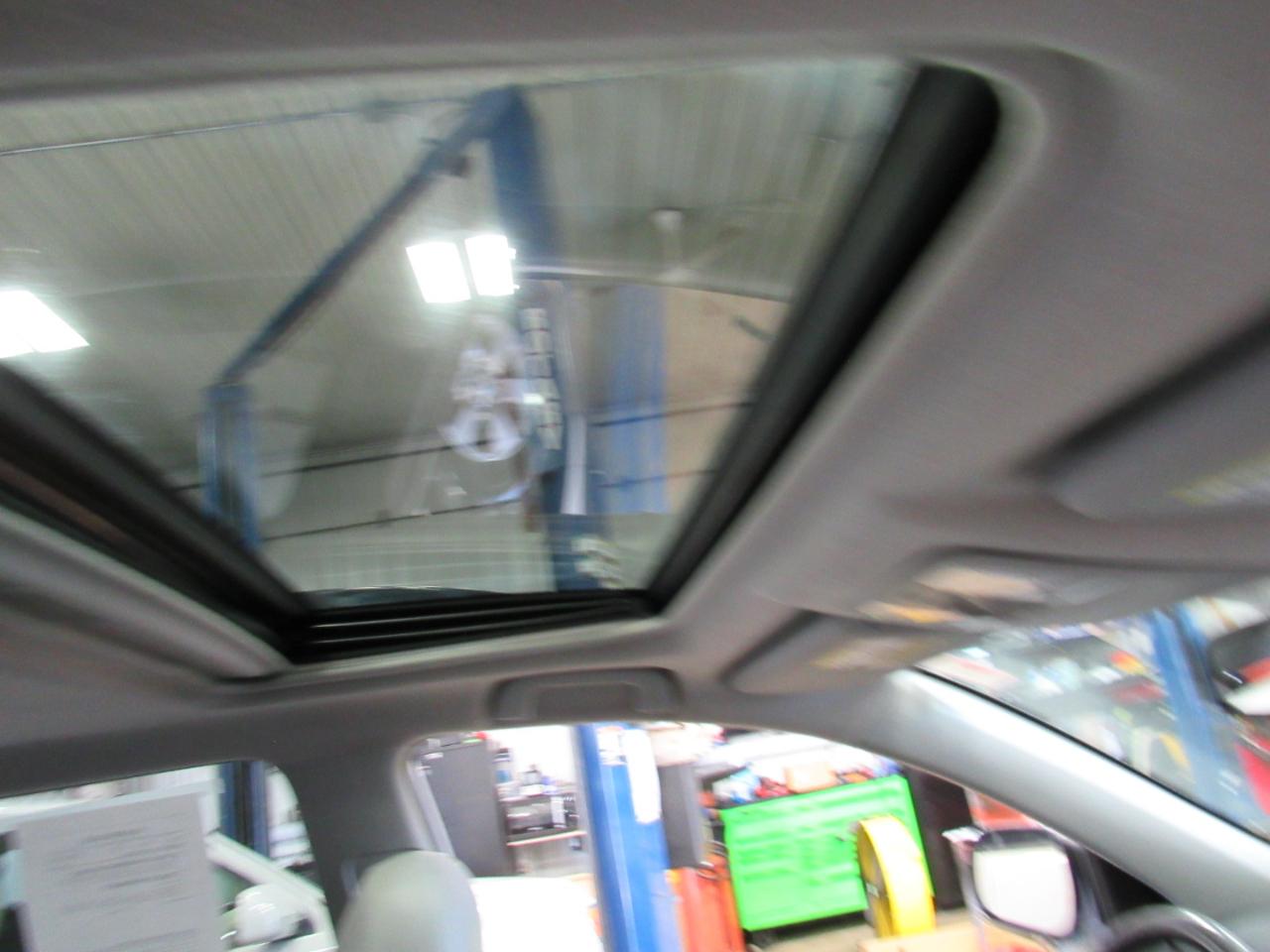 Toyota RAV4 4WD 4dr V6 5-Spd AT Ltd (Natl) 2011