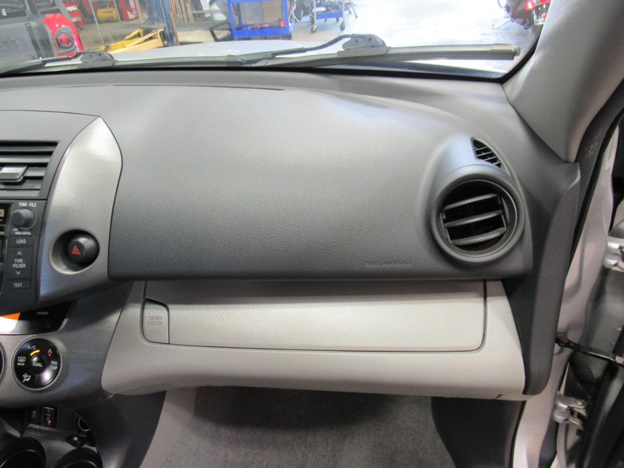 Toyota RAV4 4WD 4dr V6 5-Spd AT Ltd (Natl) 2011