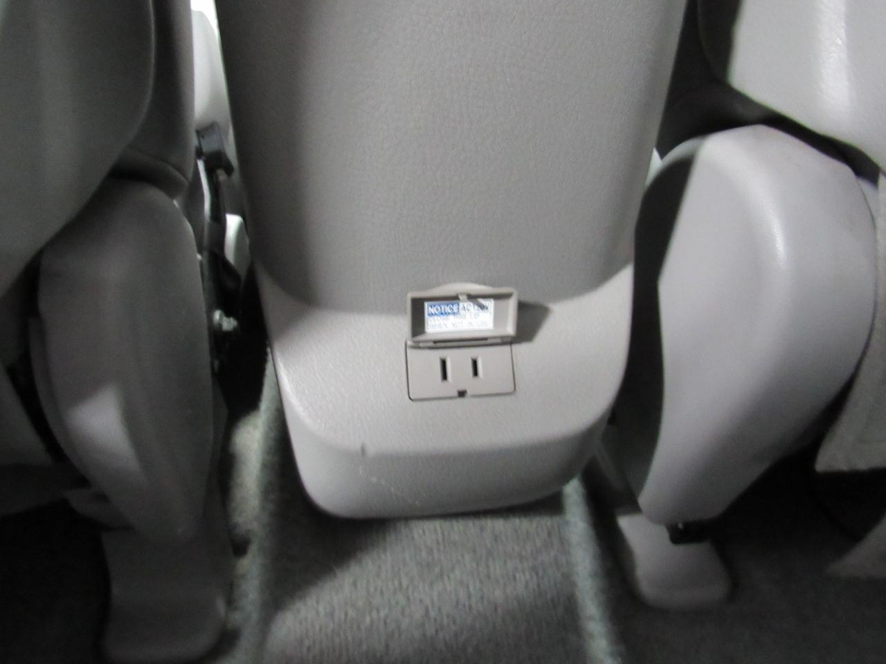 Toyota RAV4 4WD 4dr V6 5-Spd AT Ltd (Natl) 2011