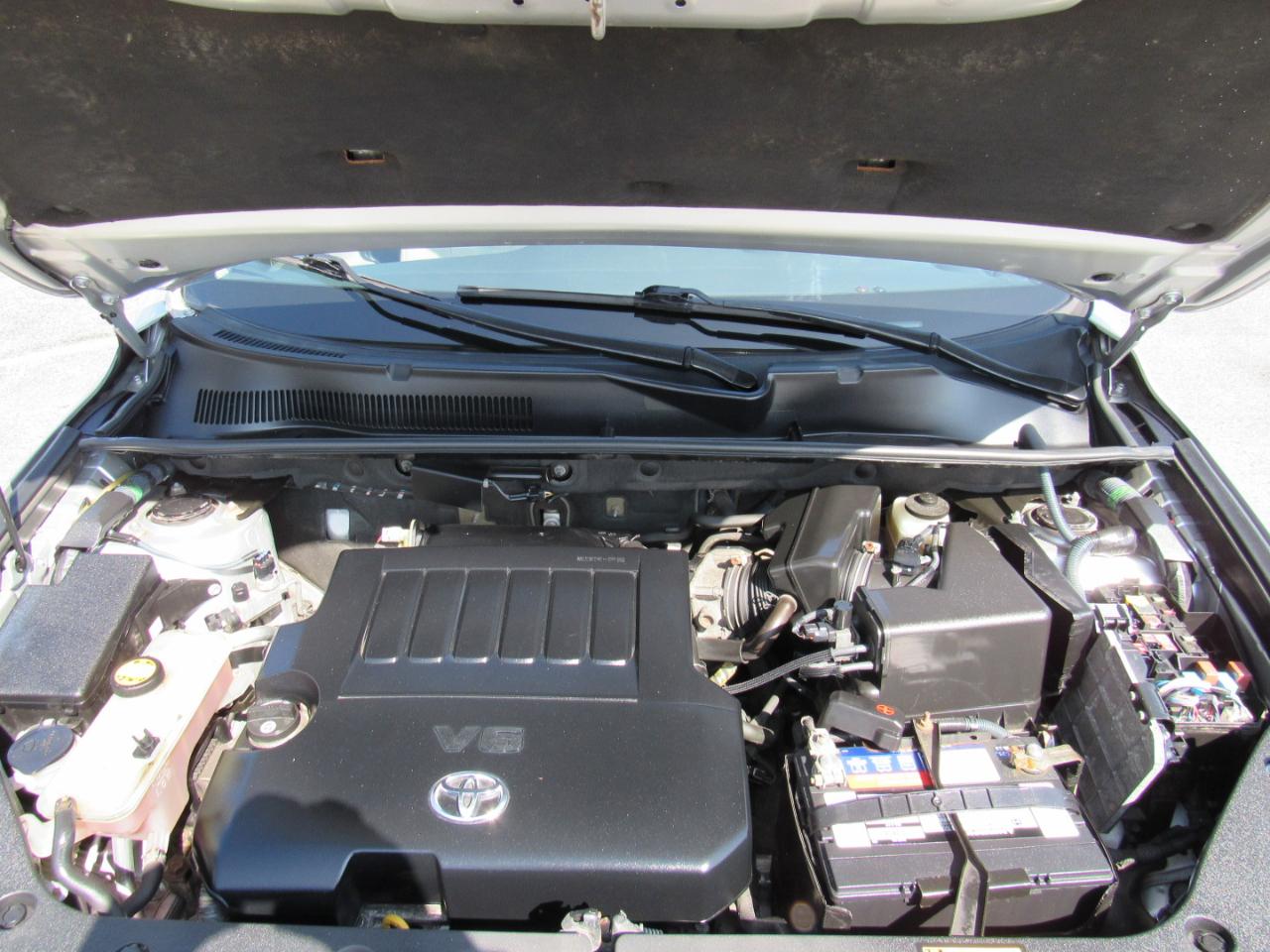 Toyota RAV4 4WD 4dr V6 5-Spd AT Ltd (Natl) 2011