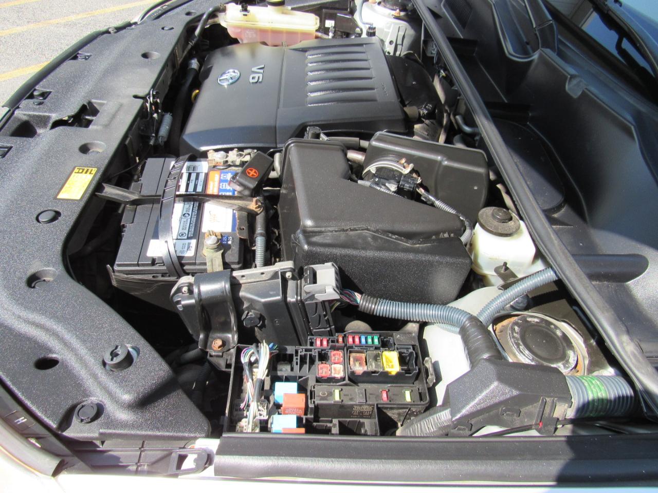 Toyota RAV4 4WD 4dr V6 5-Spd AT Ltd (Natl) 2011