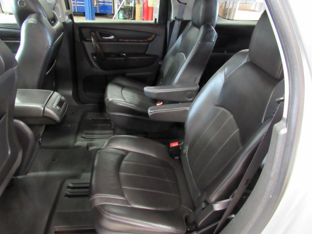 GMC Acadia AWD 4dr Denali 2015