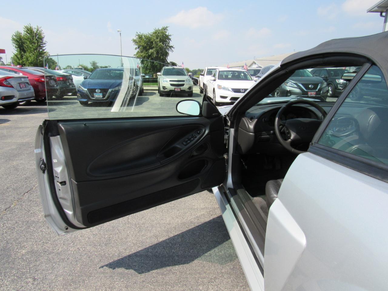 Ford Mustang 2dr Convertible GT Deluxe 2001