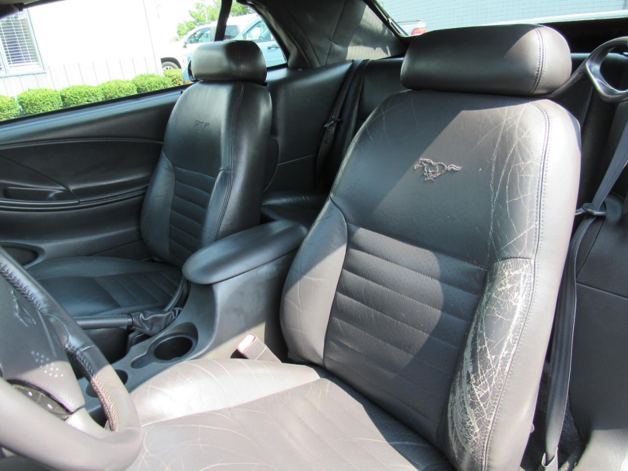 Ford Mustang 2dr Convertible GT Deluxe 2001