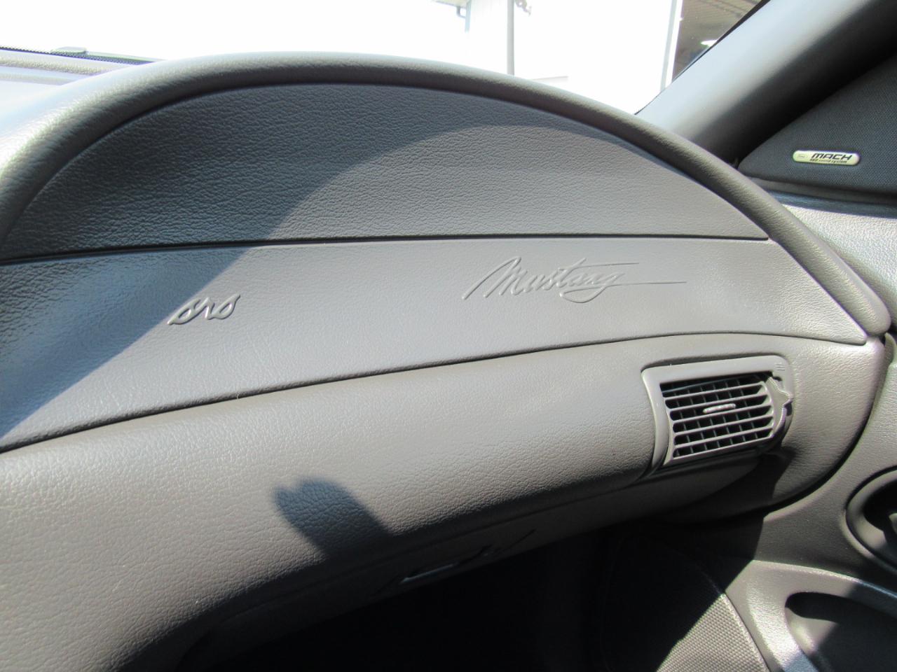 Ford Mustang 2dr Convertible GT Deluxe 2001