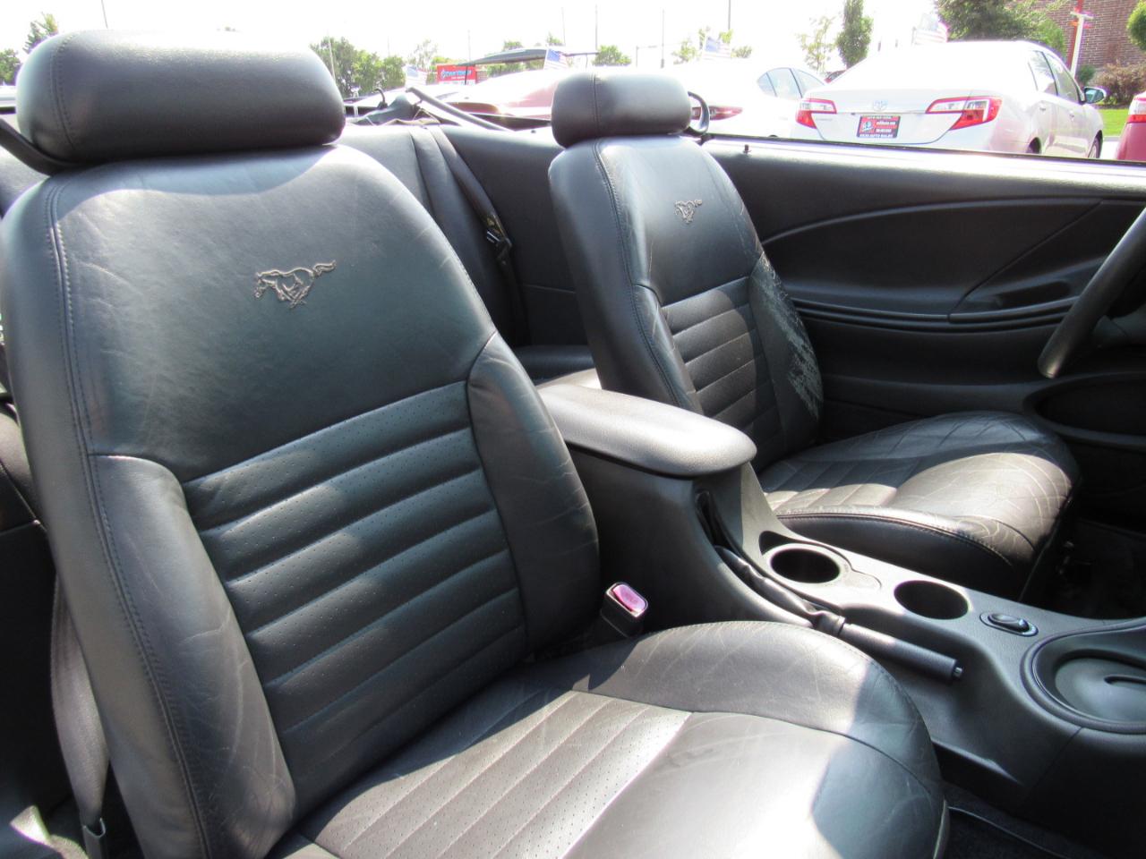 Ford Mustang 2dr Convertible GT Deluxe 2001