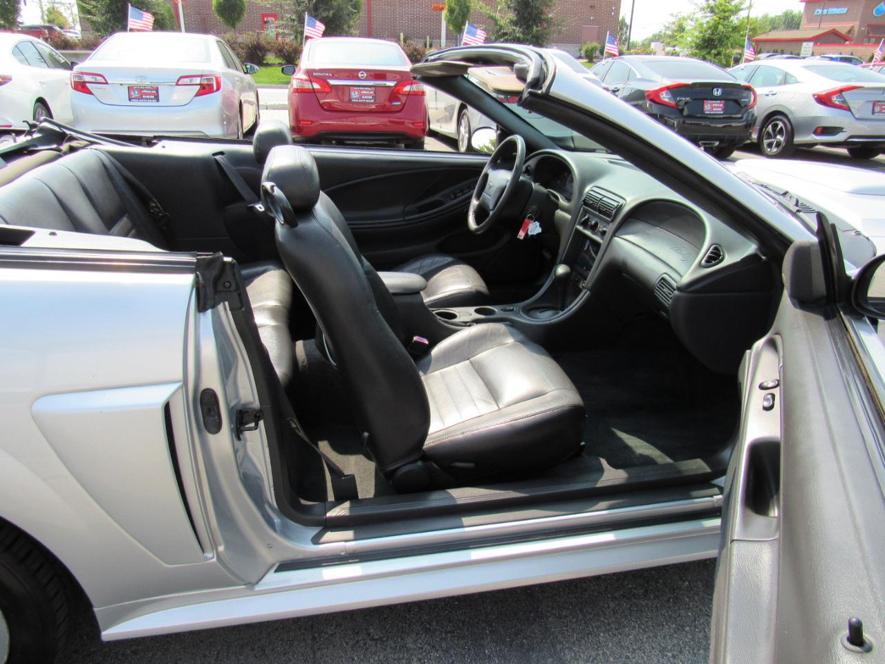 Ford Mustang 2dr Convertible GT Deluxe 2001
