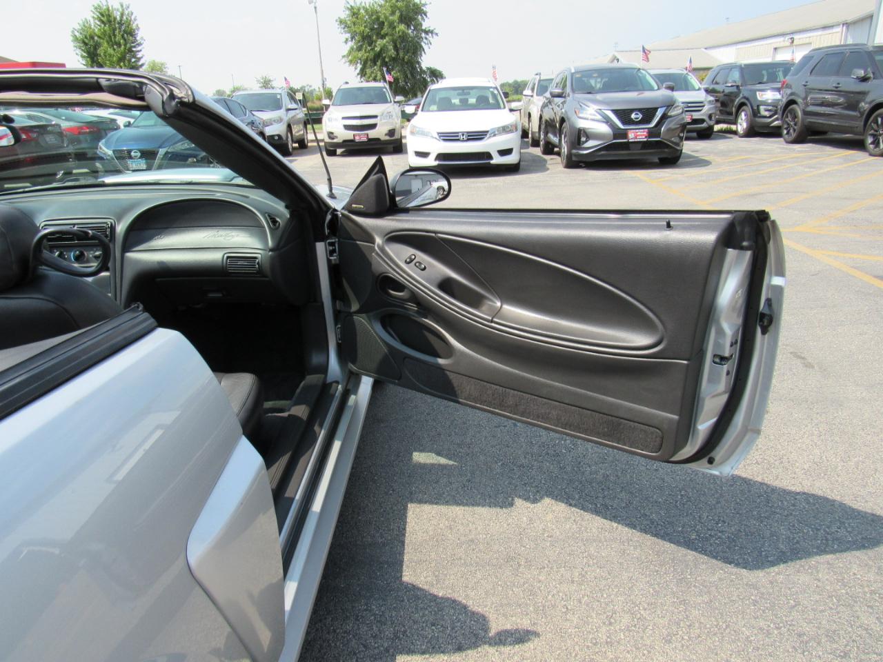 Ford Mustang 2dr Convertible GT Deluxe 2001