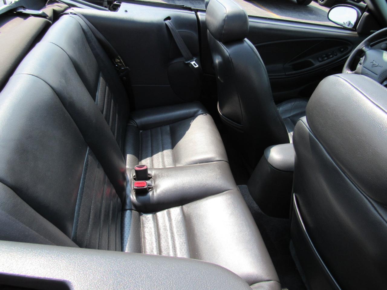 Ford Mustang 2dr Convertible GT Deluxe 2001