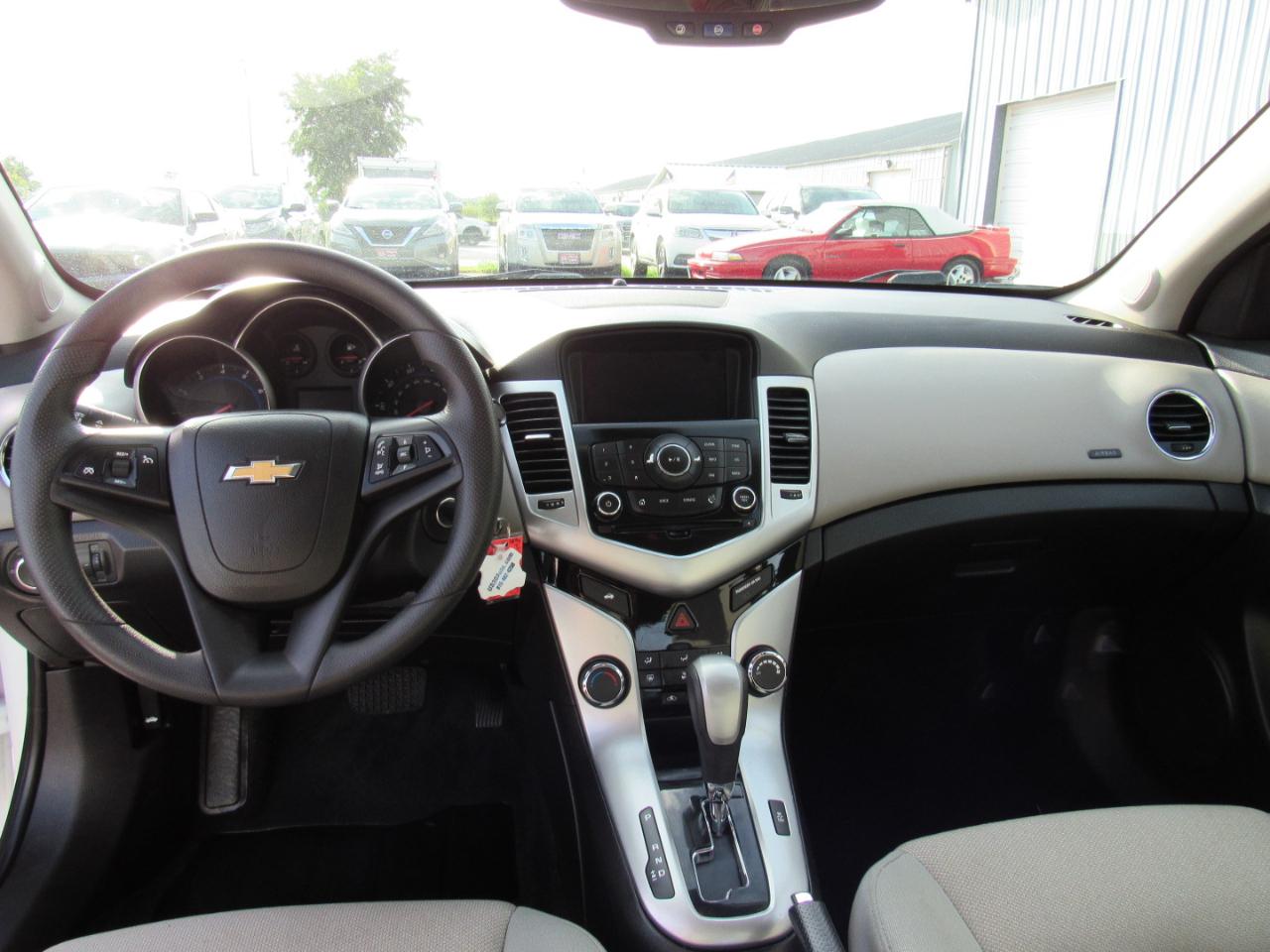Chevrolet Cruze Limited 4dr Sdn Auto LT w/1LT 2016