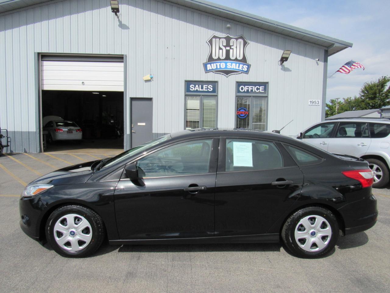 Ford Focus 4dr Sdn S 2014