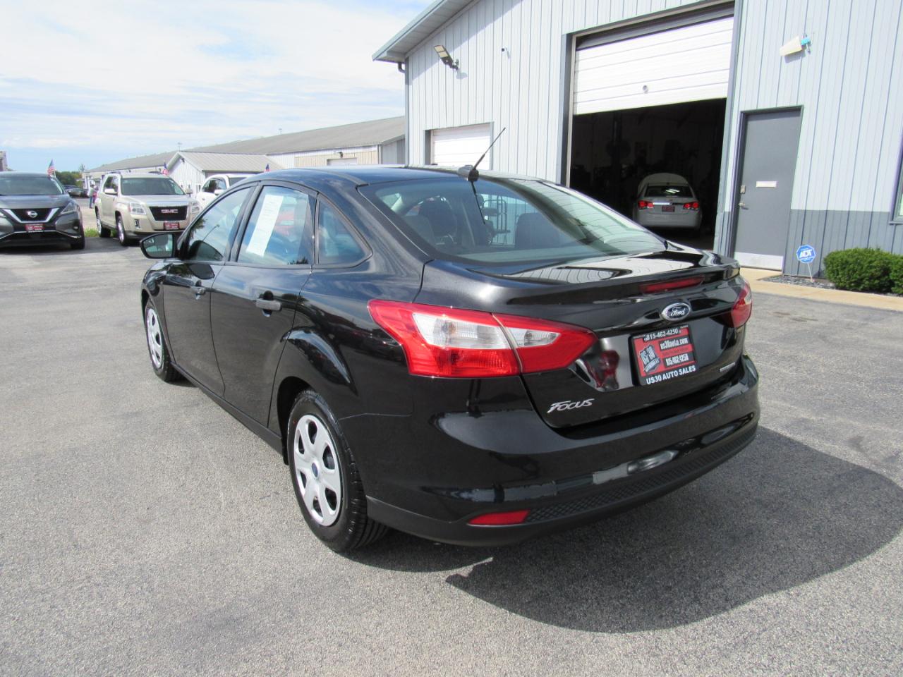 Ford Focus 4dr Sdn S 2014