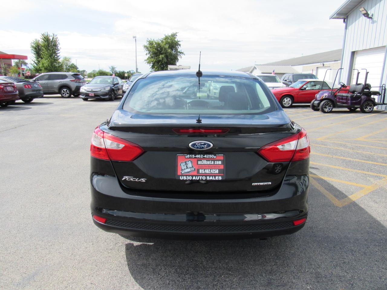 Ford Focus 4dr Sdn S 2014