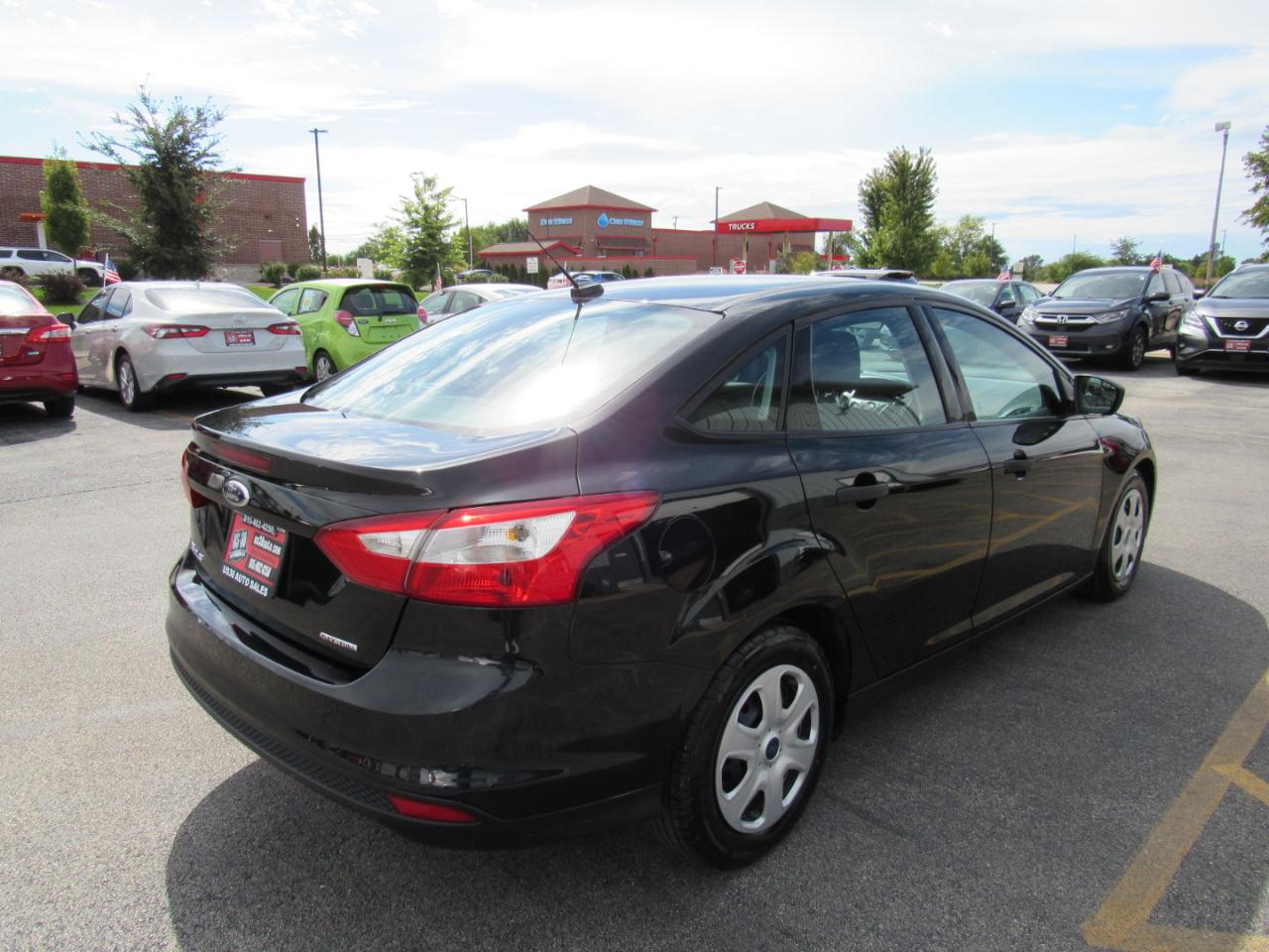 Ford Focus 4dr Sdn S 2014
