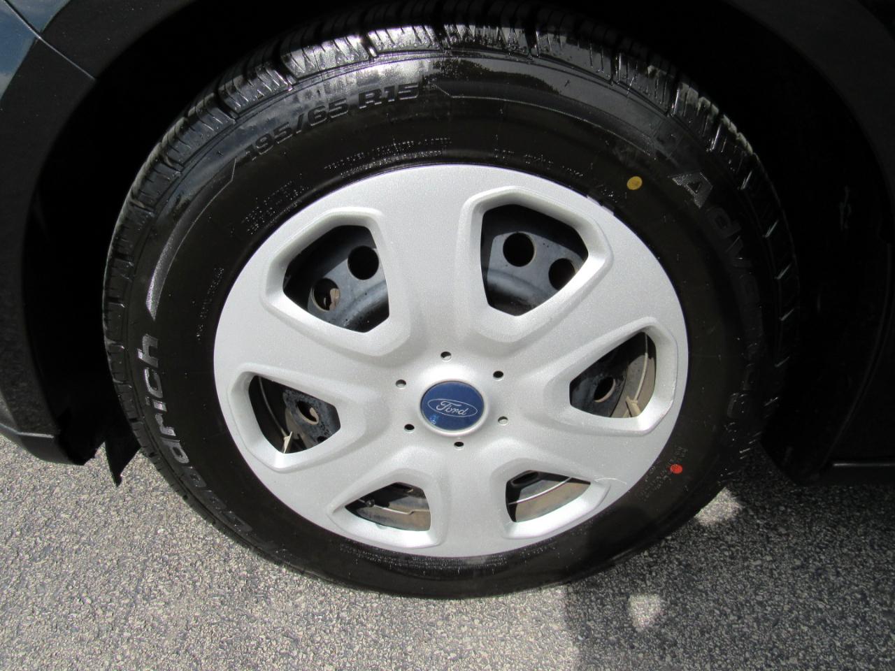 Ford Focus 4dr Sdn S 2014