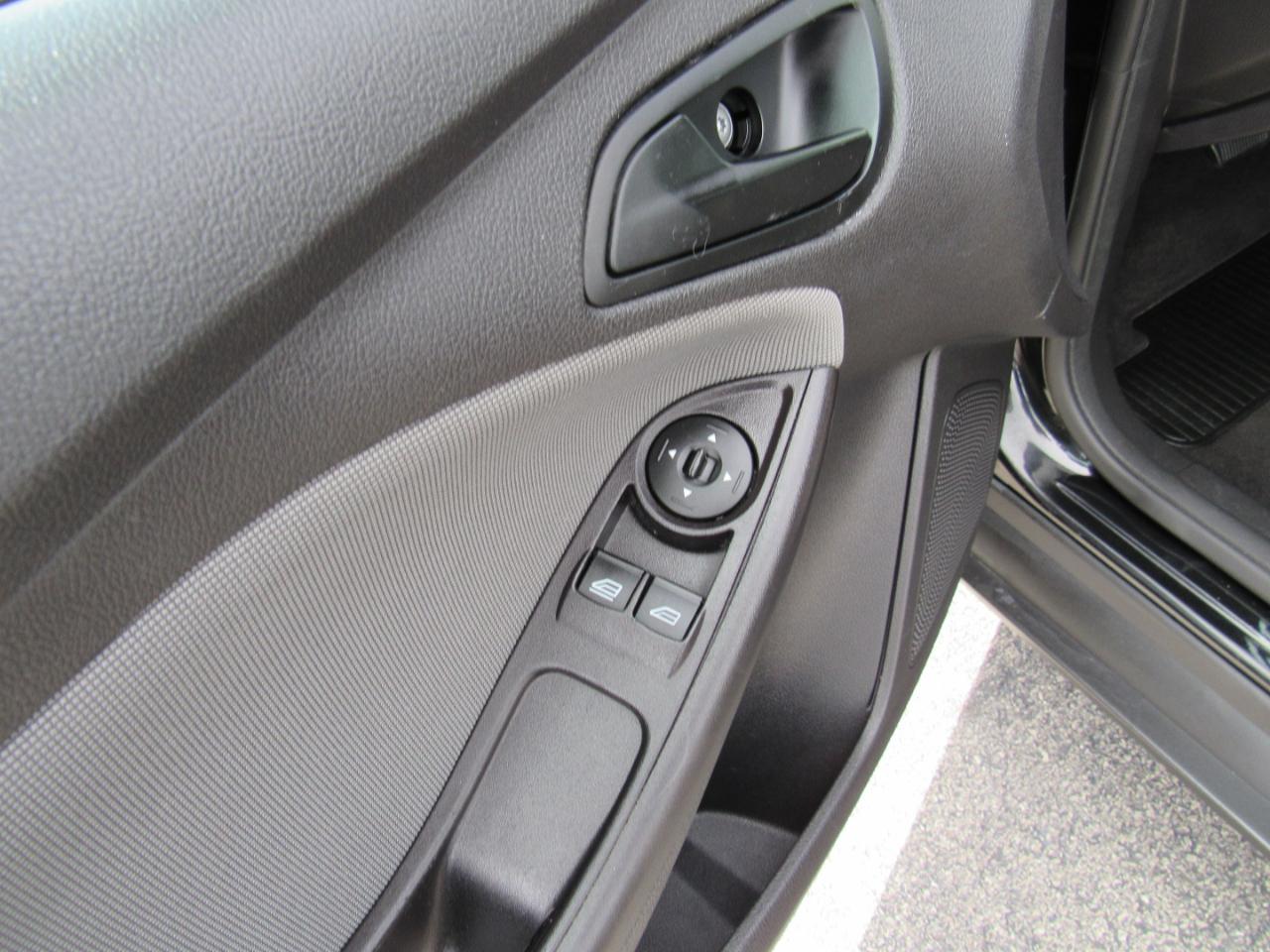 Ford Focus 4dr Sdn S 2014