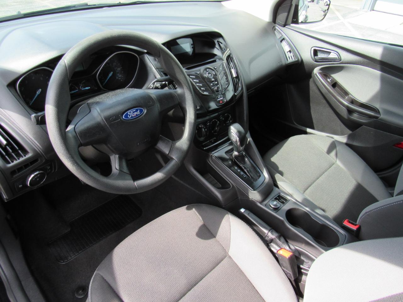 Ford Focus 4dr Sdn S 2014