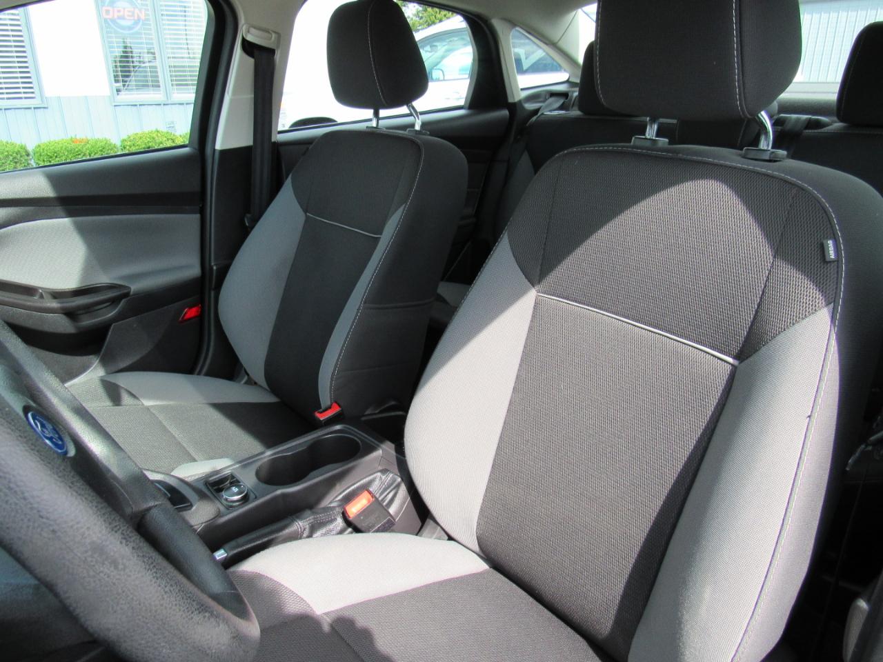 Ford Focus 4dr Sdn S 2014