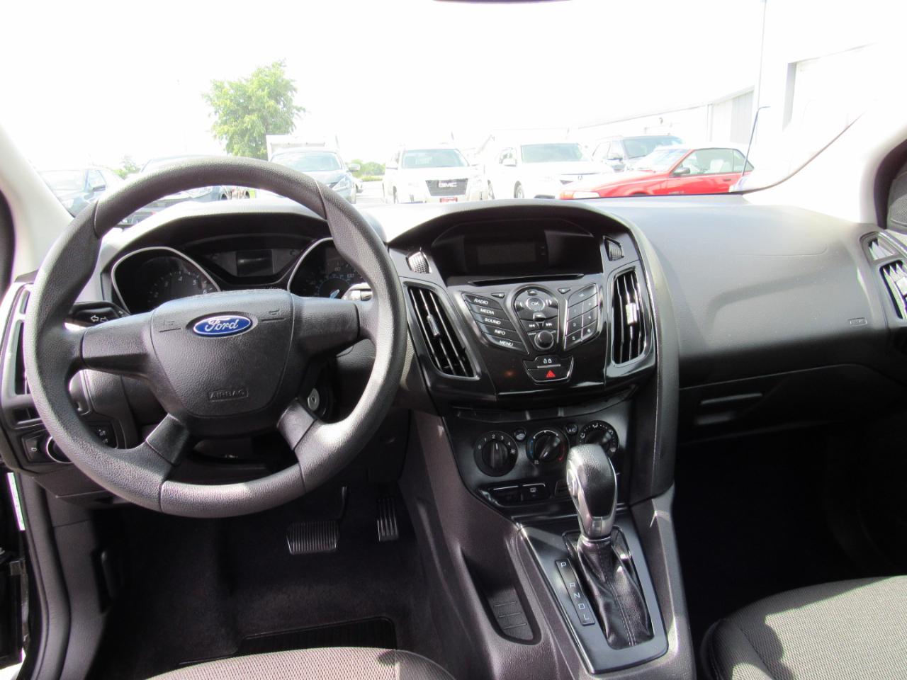 Ford Focus 4dr Sdn S 2014