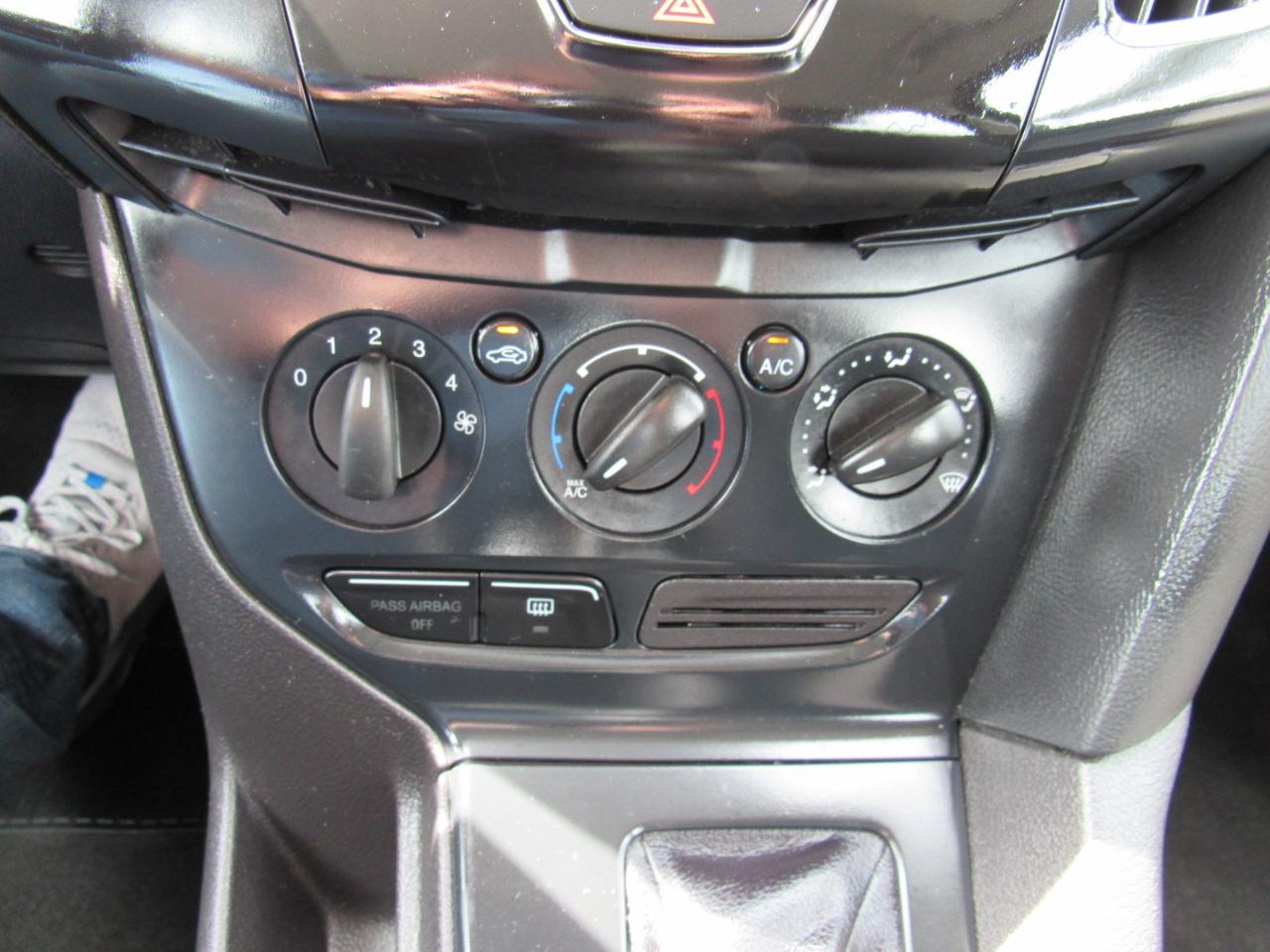 Ford Focus 4dr Sdn S 2014