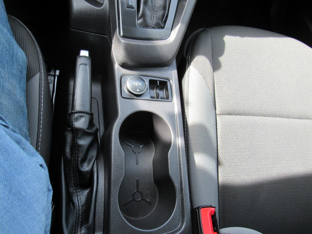 Ford Focus 4dr Sdn S 2014
