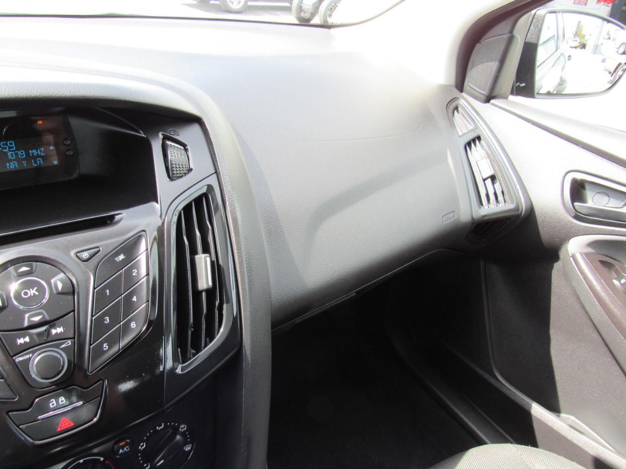 Ford Focus 4dr Sdn S 2014