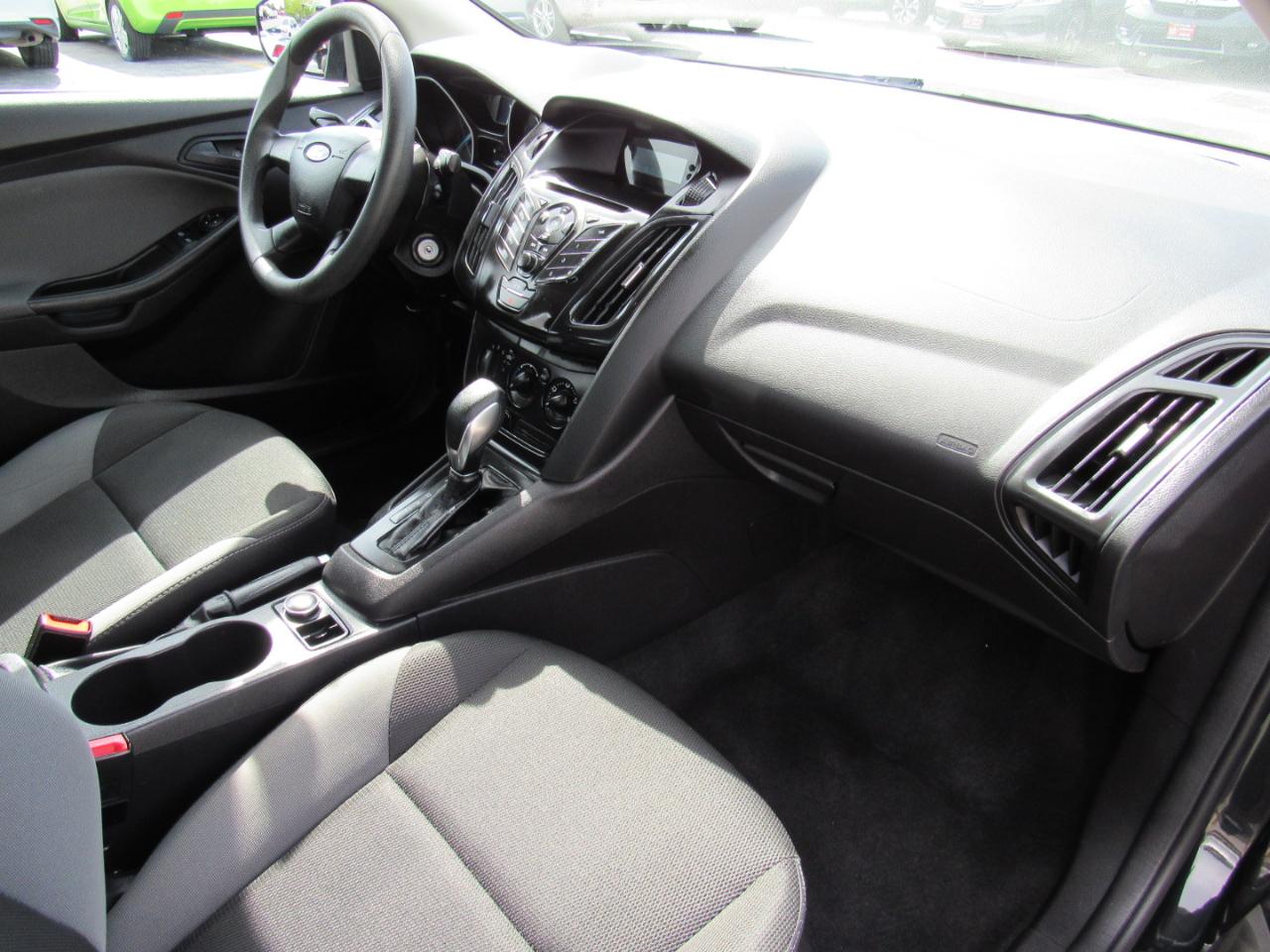 Ford Focus 4dr Sdn S 2014