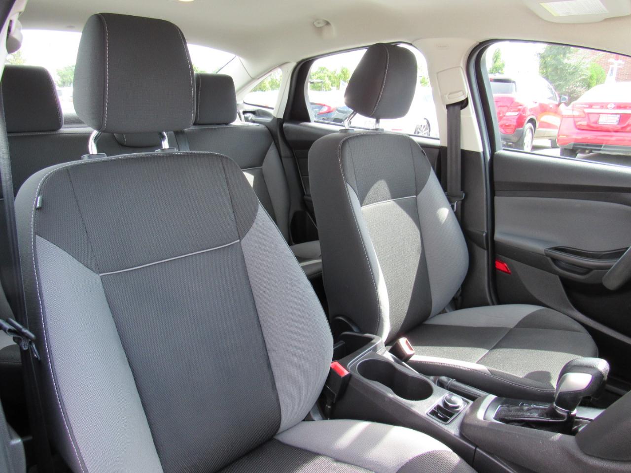 Ford Focus 4dr Sdn S 2014