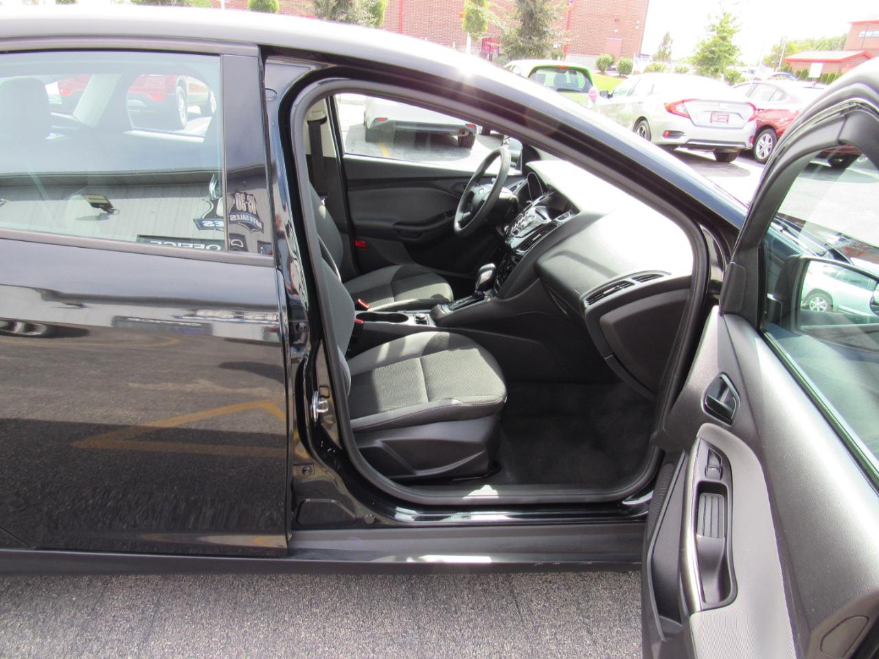 Ford Focus 4dr Sdn S 2014