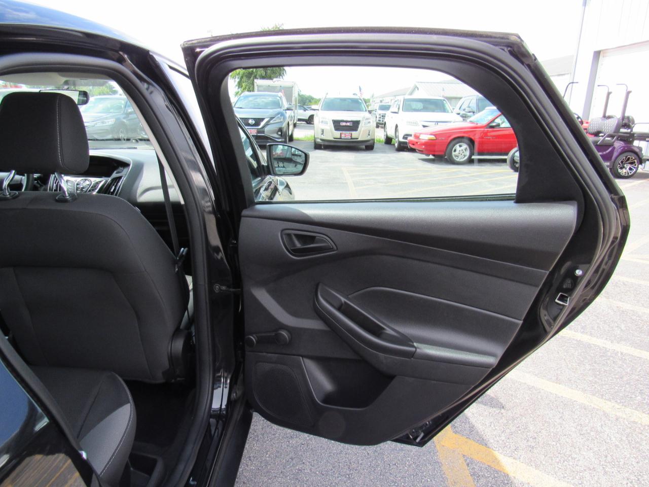 Ford Focus 4dr Sdn S 2014