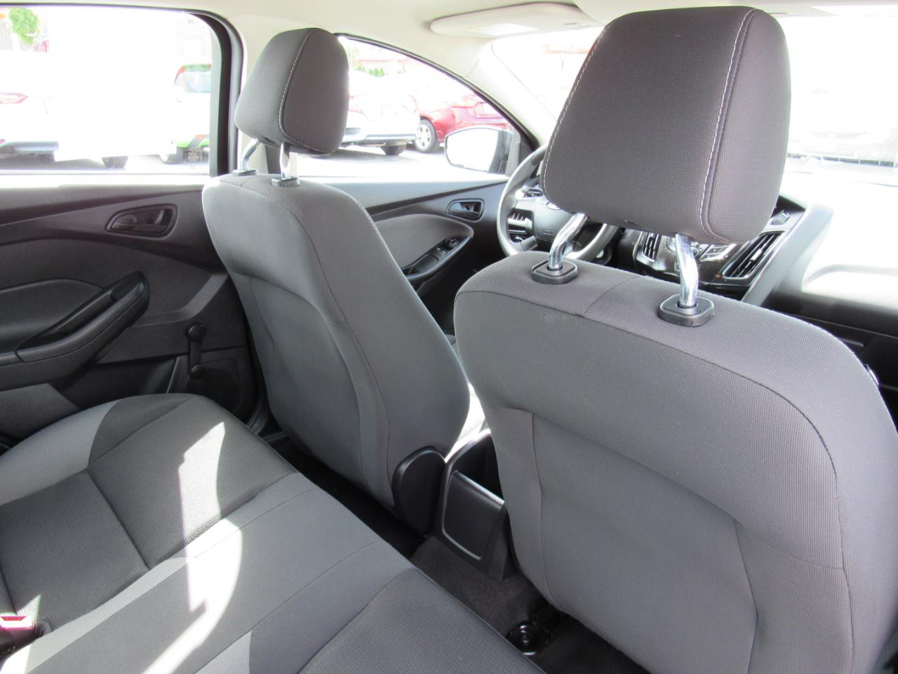 Ford Focus 4dr Sdn S 2014