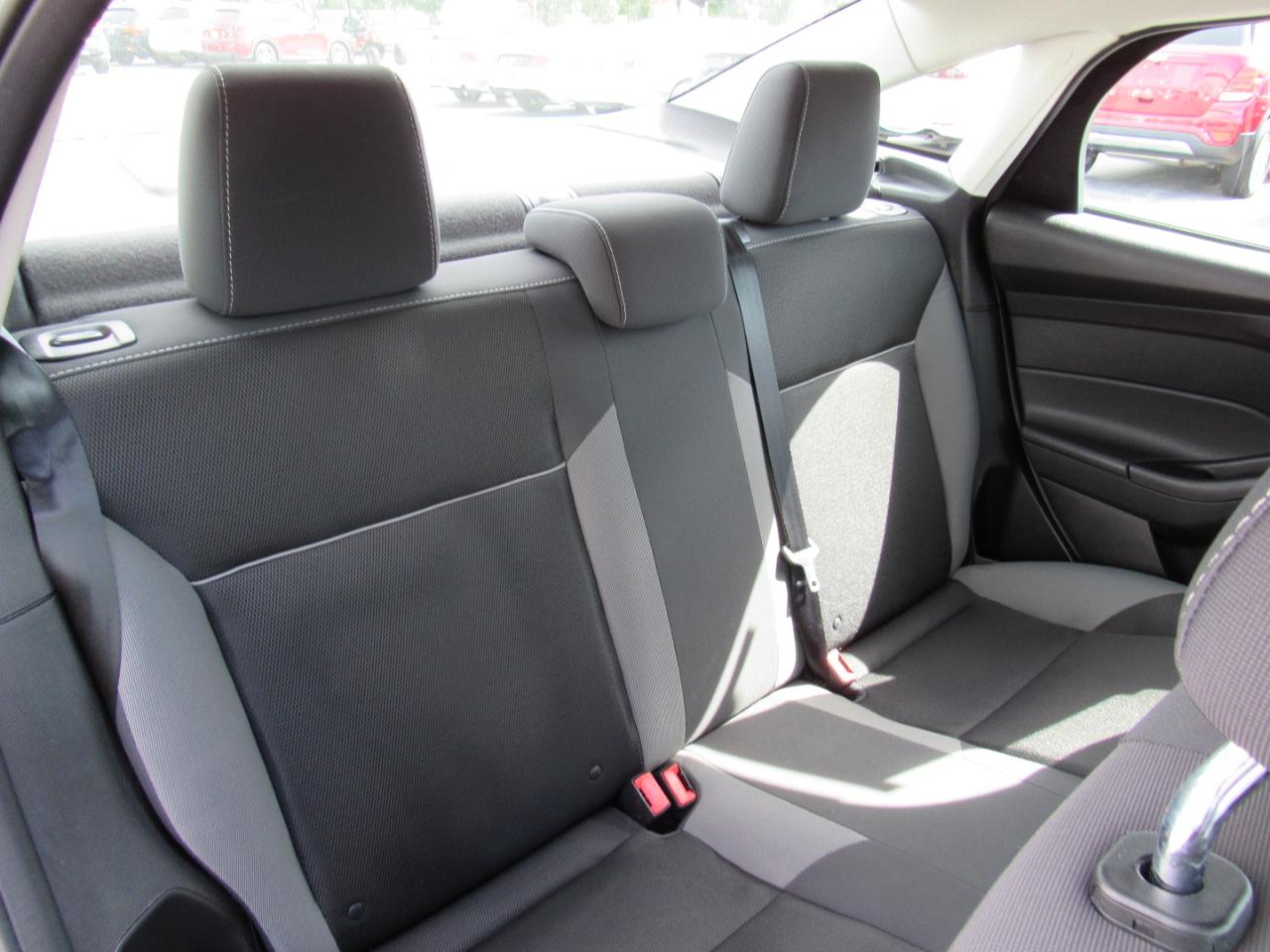 Ford Focus 4dr Sdn S 2014