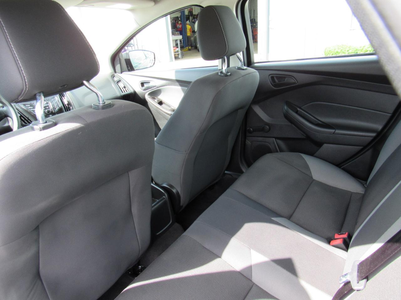 Ford Focus 4dr Sdn S 2014
