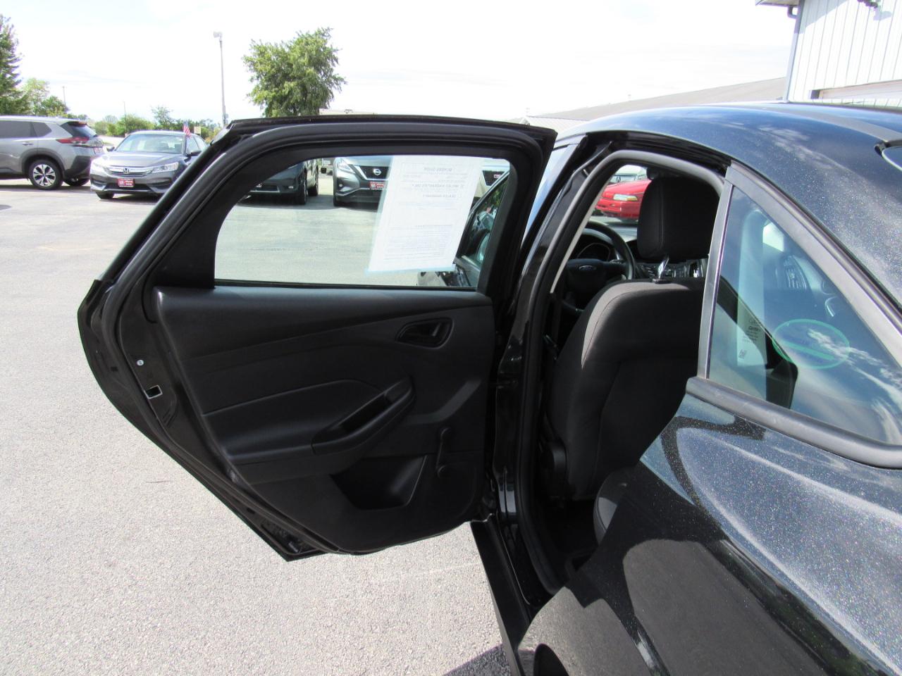 Ford Focus 4dr Sdn S 2014