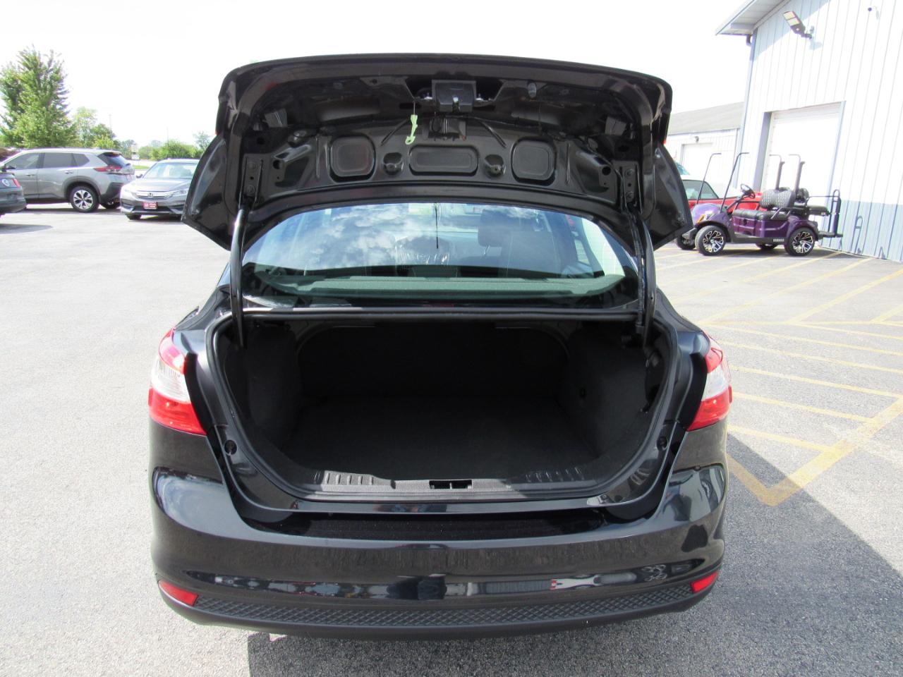 Ford Focus 4dr Sdn S 2014