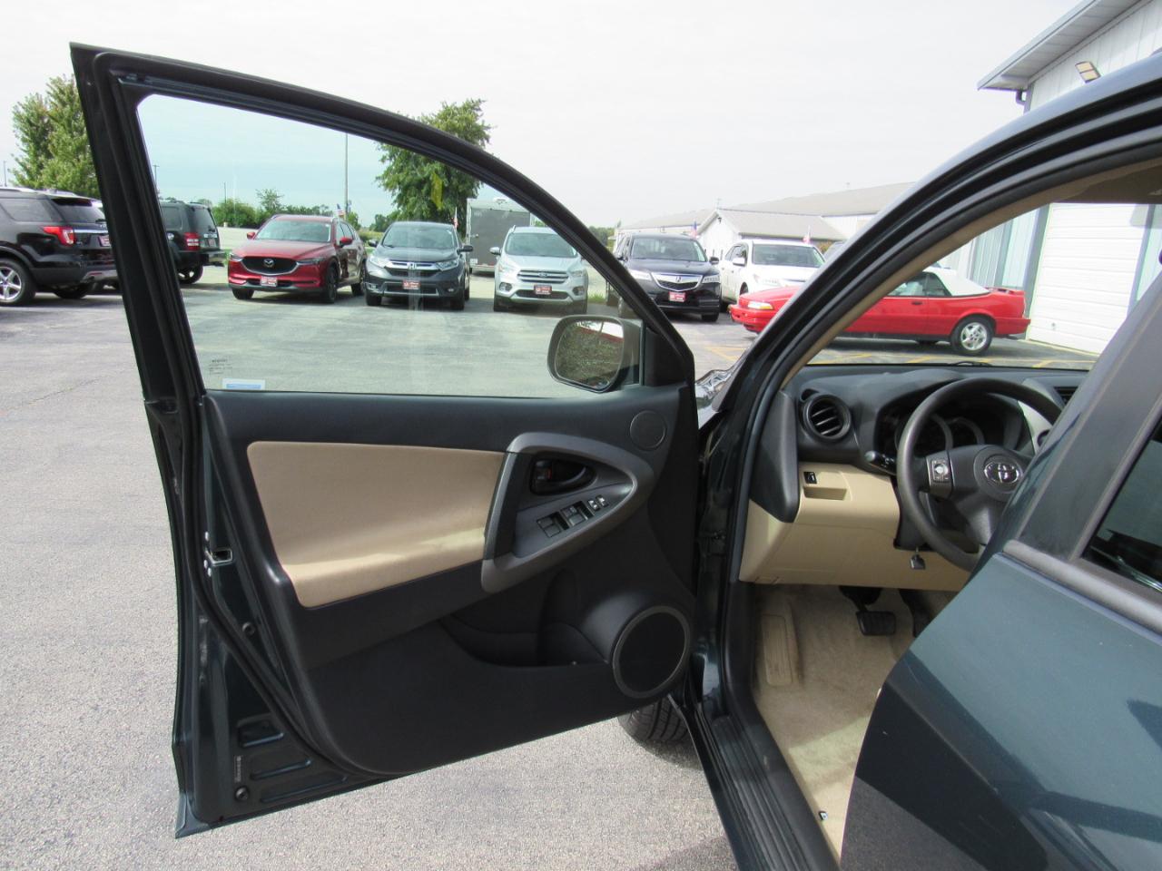 Toyota RAV4 4WD 4dr I4 (Natl) 2012
