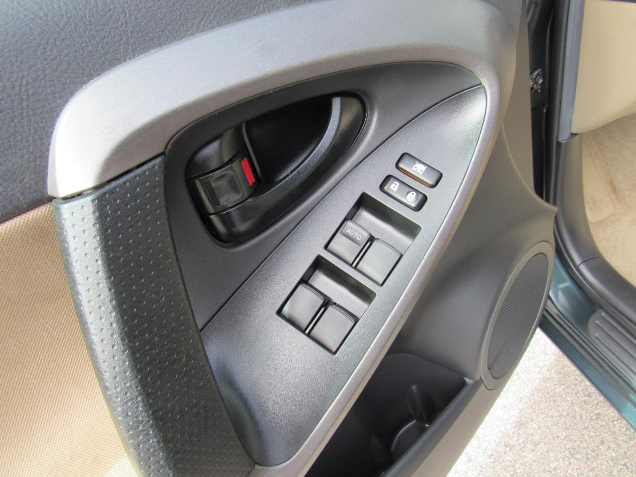 Toyota RAV4 4WD 4dr I4 (Natl) 2012