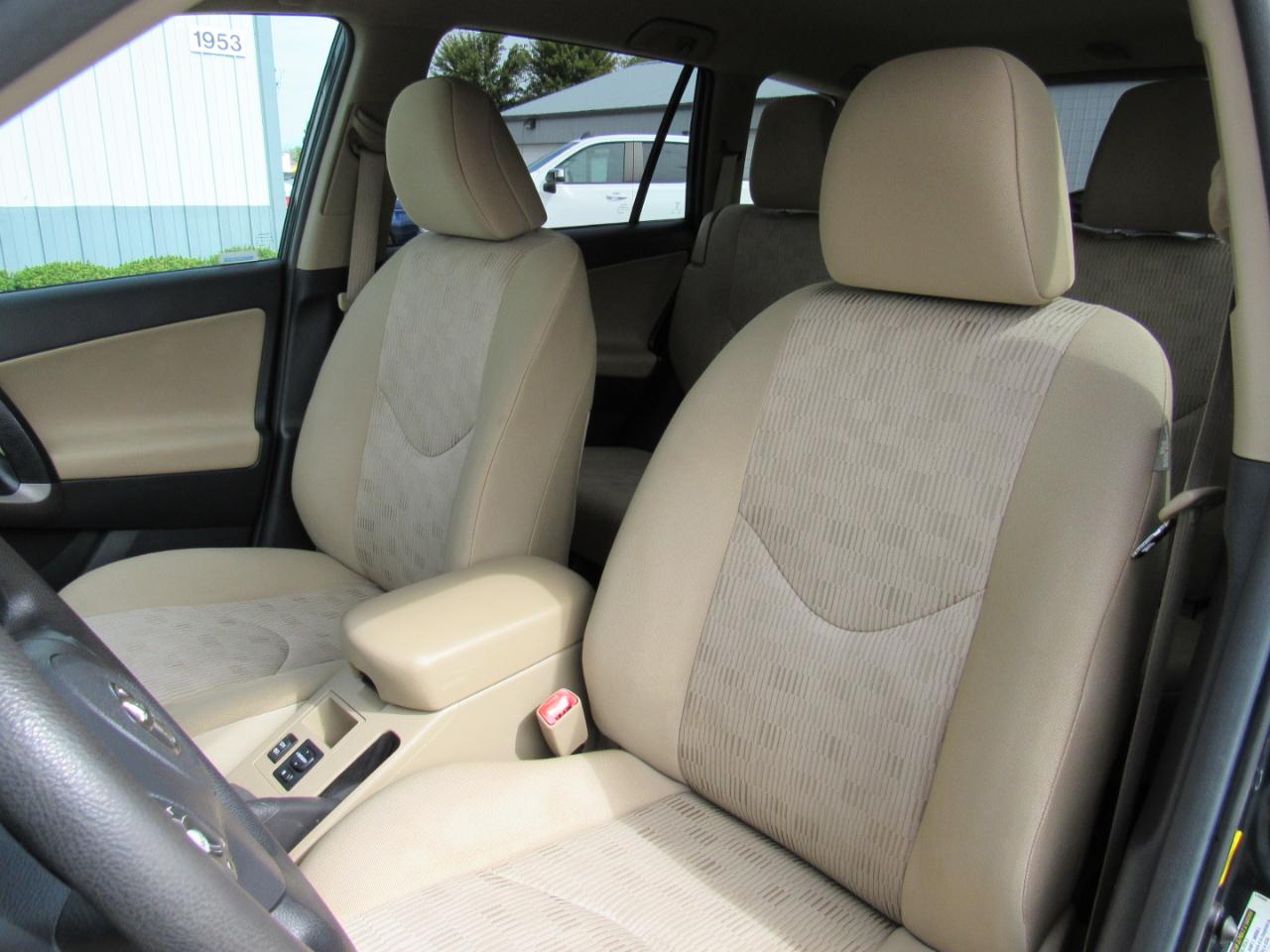 Toyota RAV4 4WD 4dr I4 (Natl) 2012