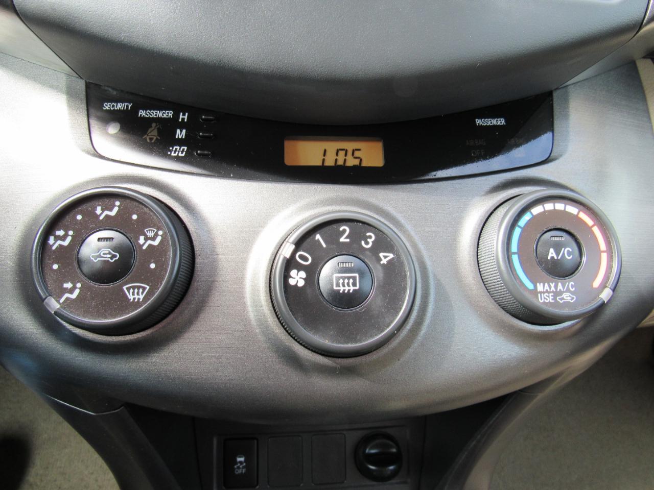 Toyota RAV4 4WD 4dr I4 (Natl) 2012