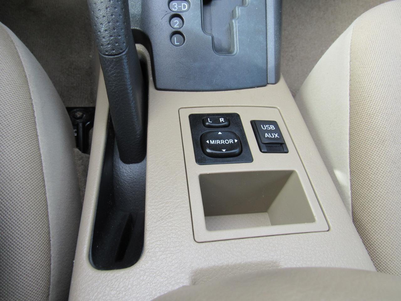Toyota RAV4 4WD 4dr I4 (Natl) 2012