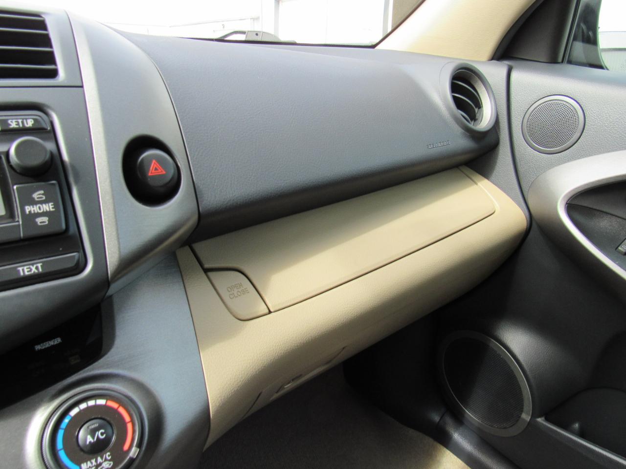 Toyota RAV4 4WD 4dr I4 (Natl) 2012