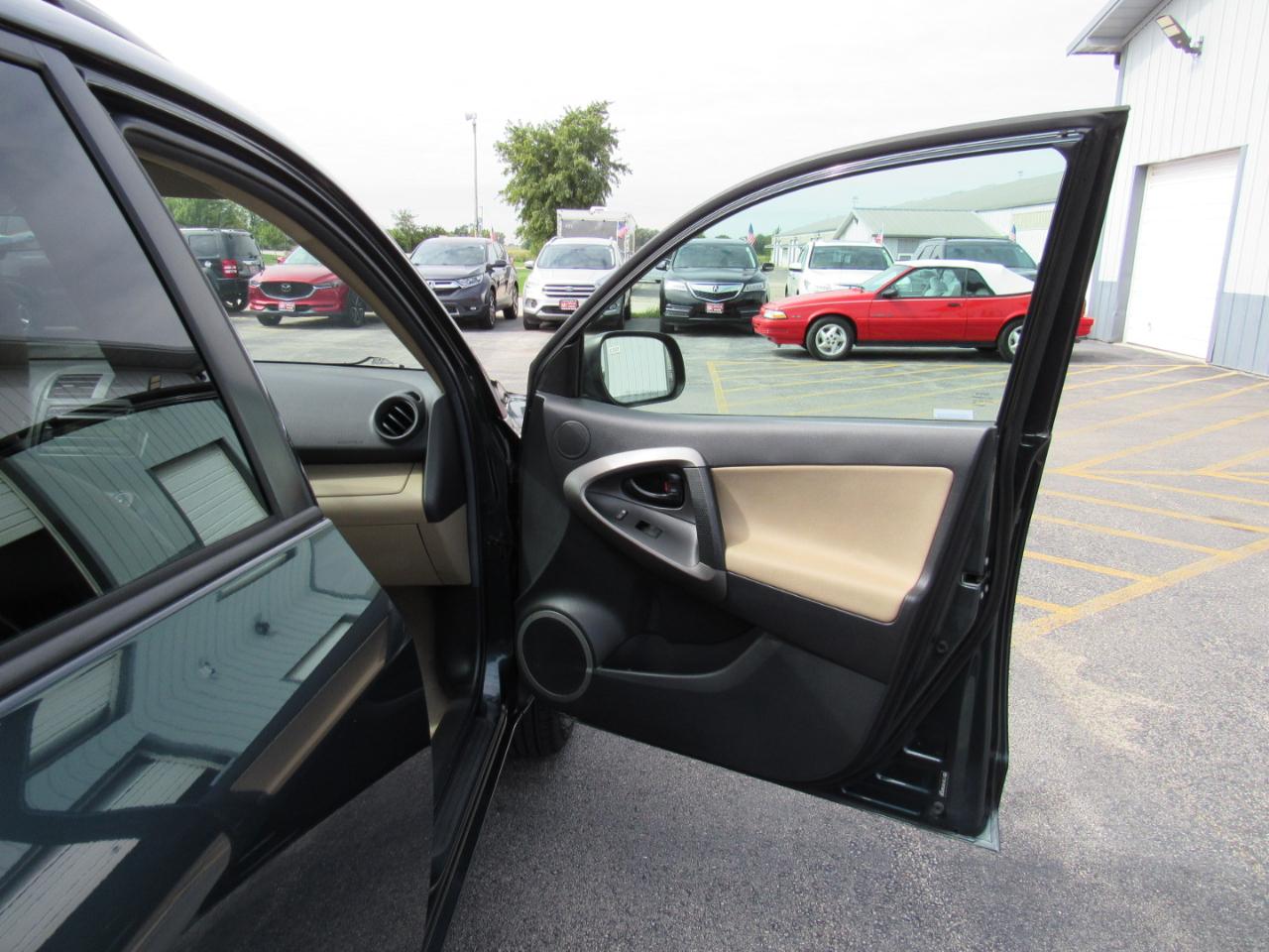 Toyota RAV4 4WD 4dr I4 (Natl) 2012