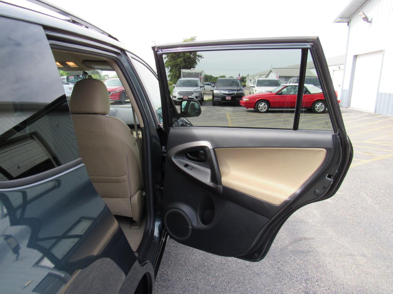 Toyota RAV4 4WD 4dr I4 (Natl) 2012