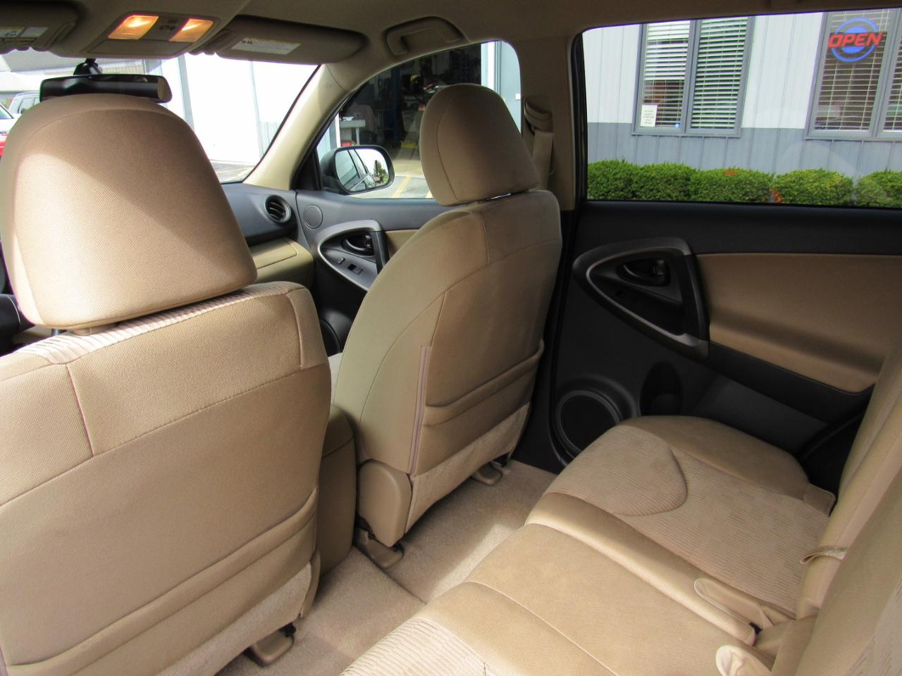Toyota RAV4 4WD 4dr I4 (Natl) 2012